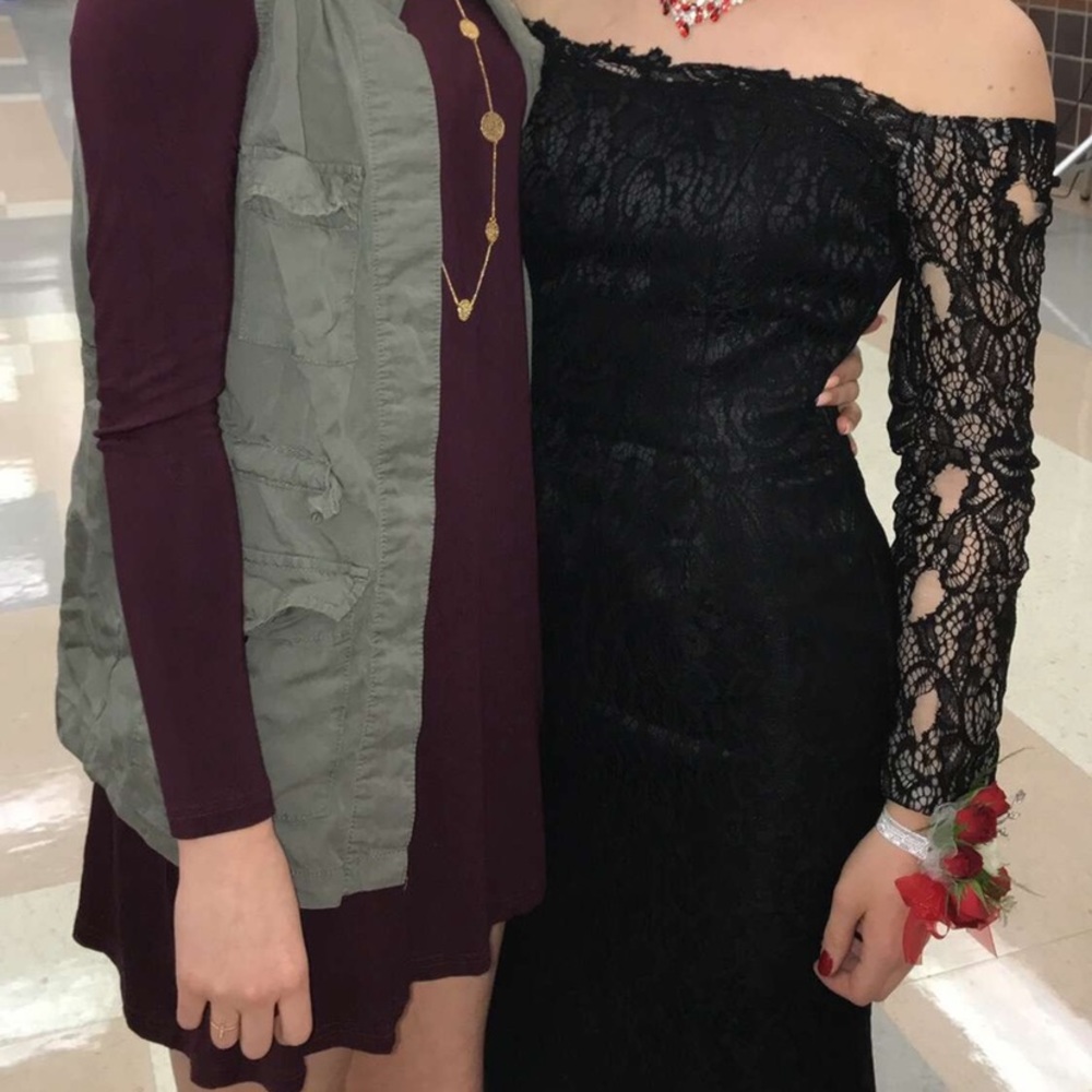 Black lace long sleeve prom/formal dress